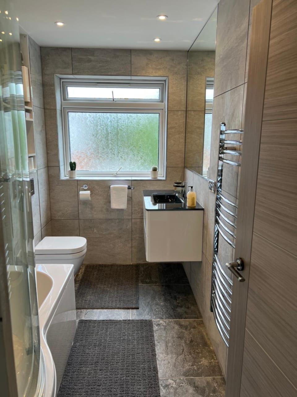 Shower, Toilet, Bathroom, Bath, towels