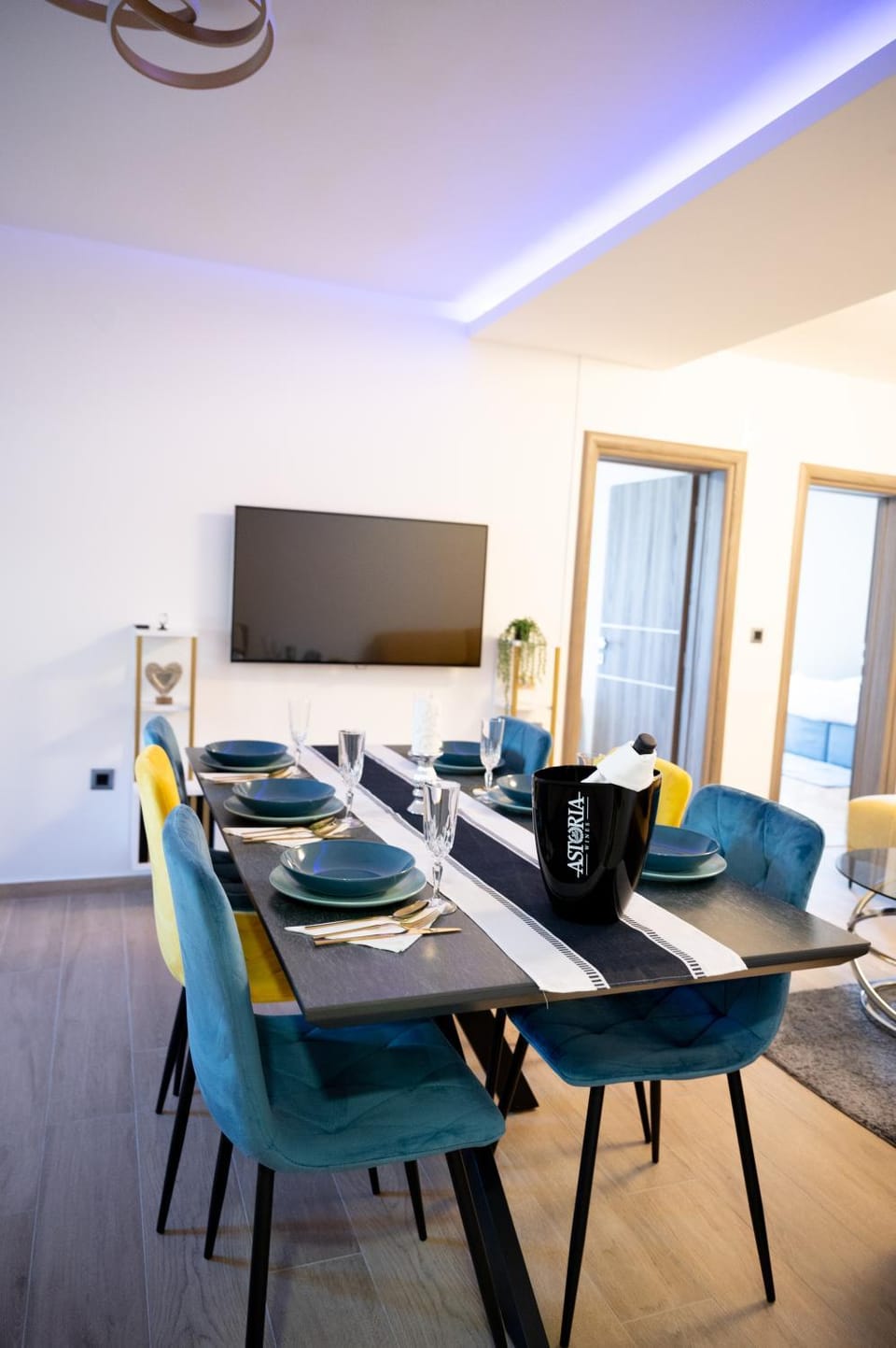 TV and multimedia, Living room, Seating area, Dining area, Evening entertainment
