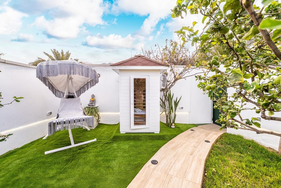 Day, Garden, Sauna, Sauna, Balcony/Terrace, Lobby or reception, sunbed