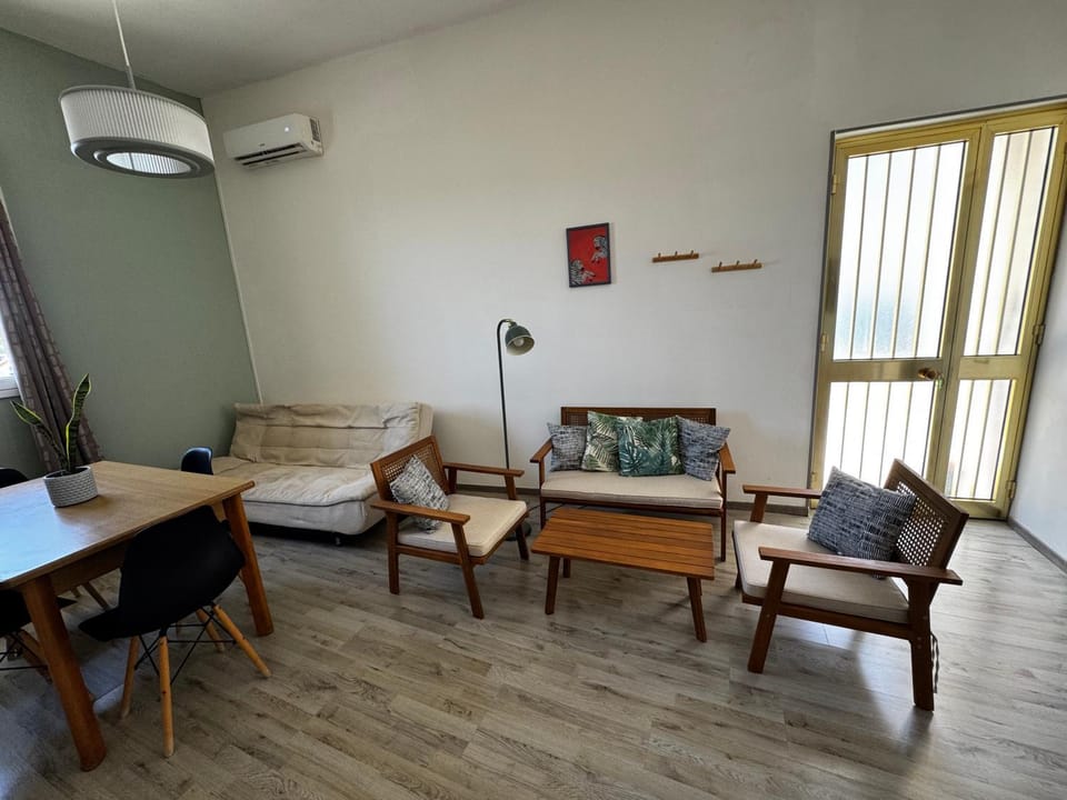 Living room, Seating area, Dining area, air conditioner