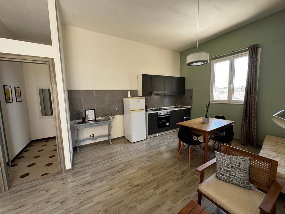 TV and multimedia, Kitchen or kitchenette, Living room, Seating area, Dining area, oven, pet friendly, air conditioner