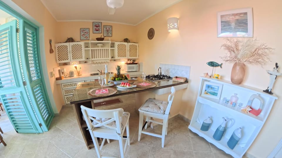 Kitchen or kitchenette, Breakfast, kitchen