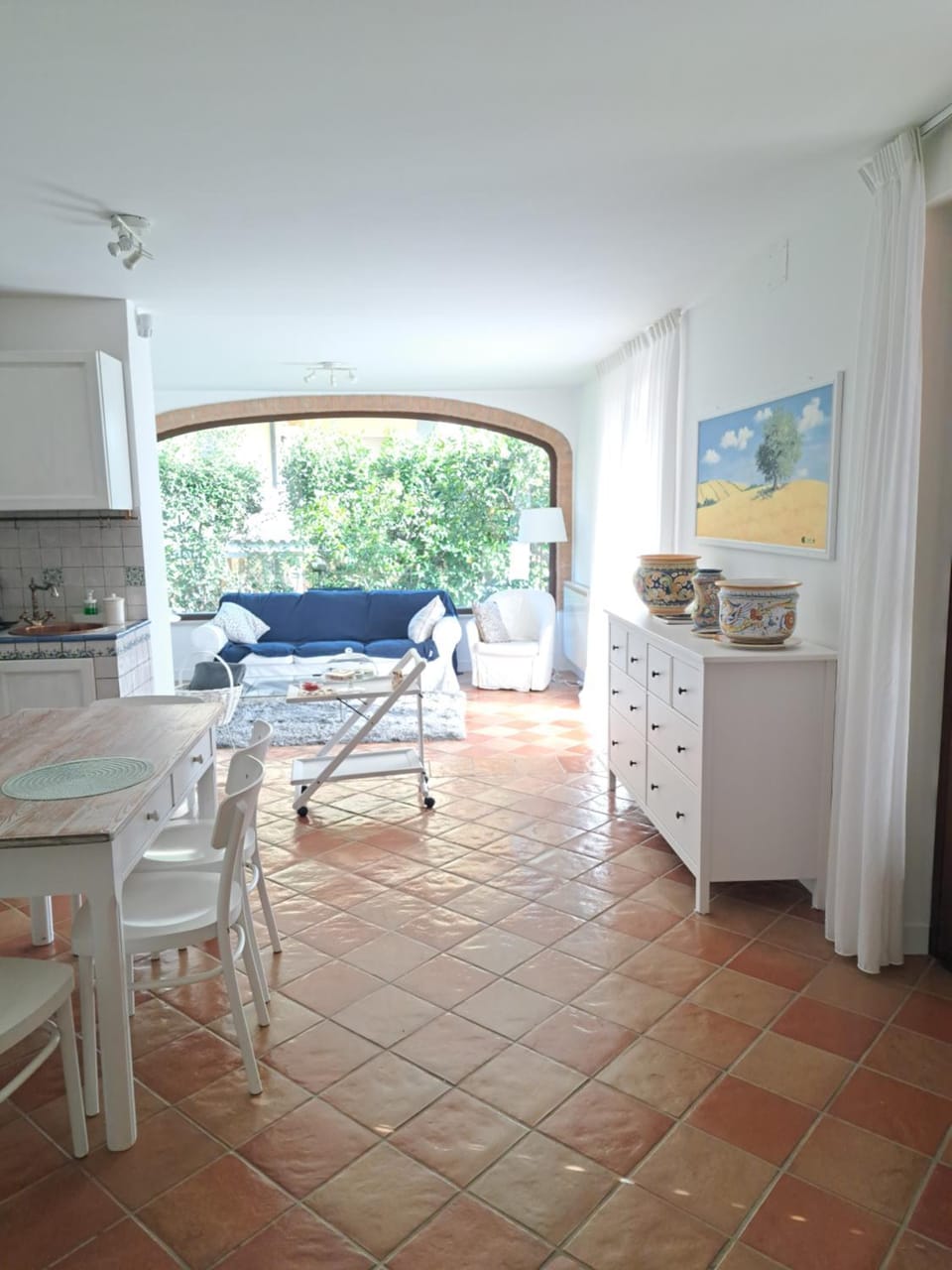 Kitchen or kitchenette, Living room, Seating area, Dining area