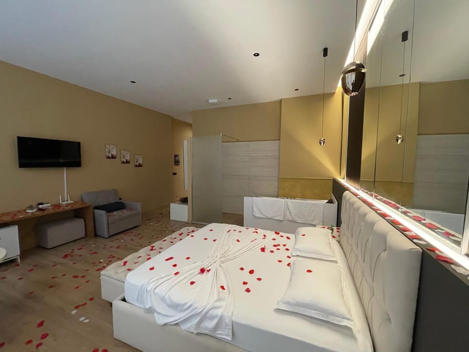 Luxury Jacuzzi Suite- Astir,Tirana Apartment in Tirana