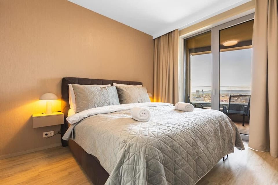 Bed, Photo of the whole room, Bedroom, towels