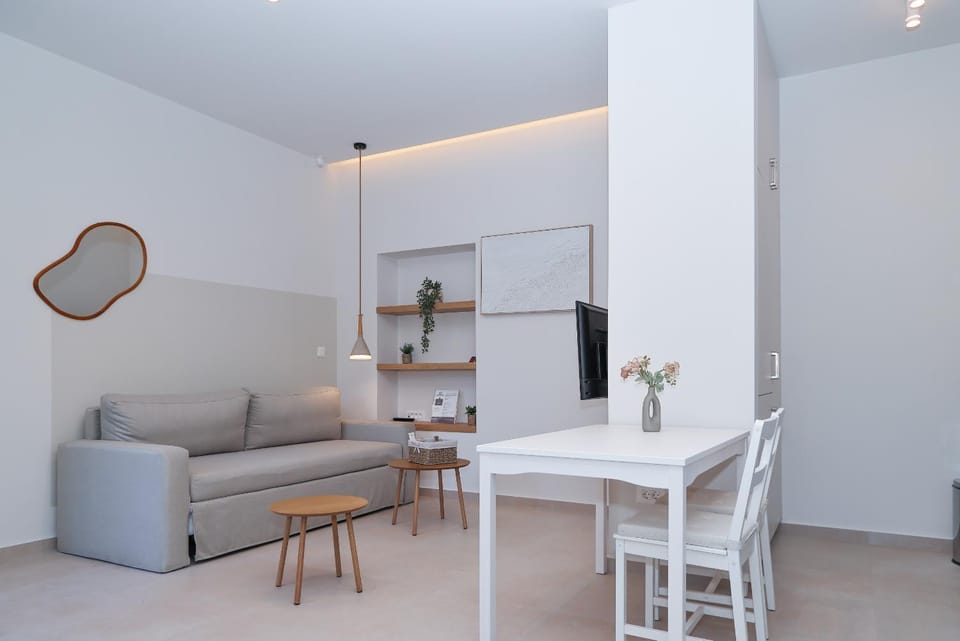 TV and multimedia, Living room, Decorative detail, Seating area, Dining area, Family, Family, internet, internet, locker, wardrobe