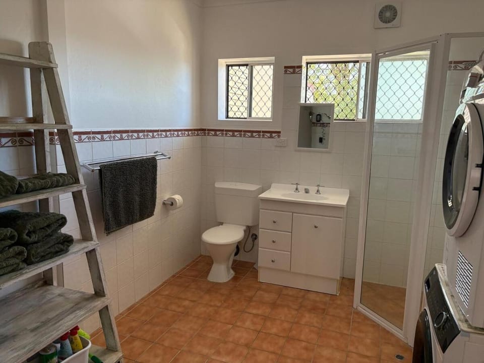 Toilet, Bathroom, washing machine, dryer