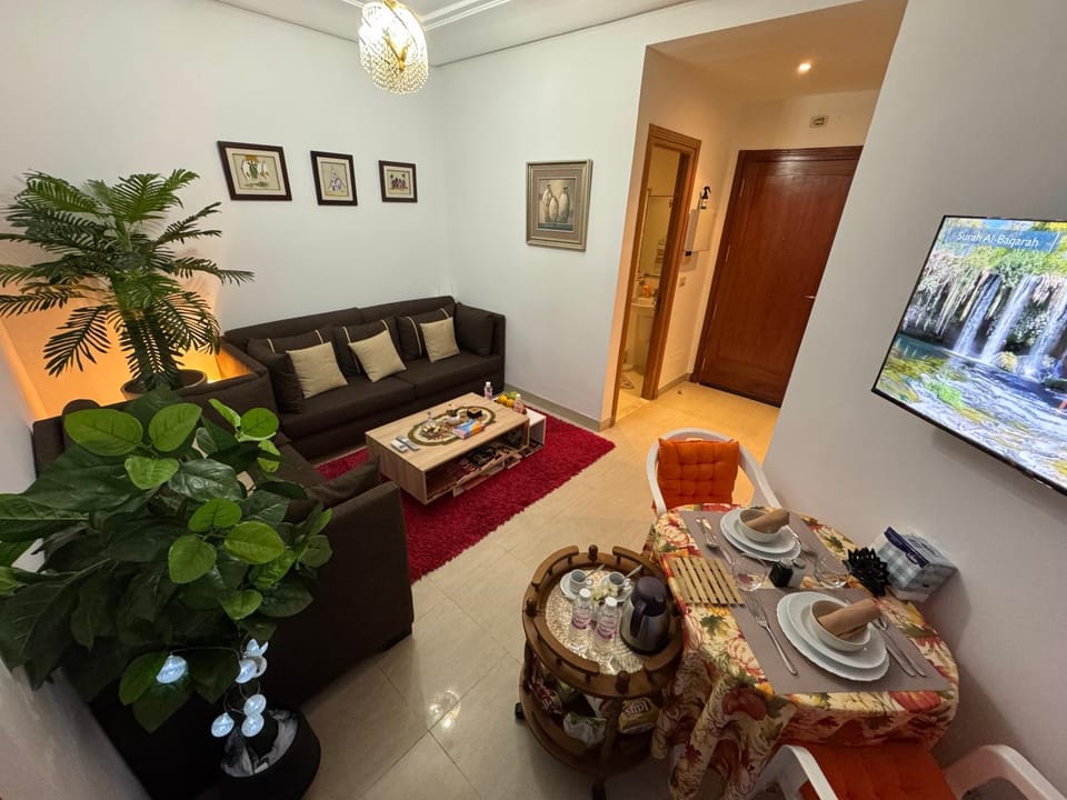 TV and multimedia, Coffee/tea facilities, Living room, Seating area, Dining area