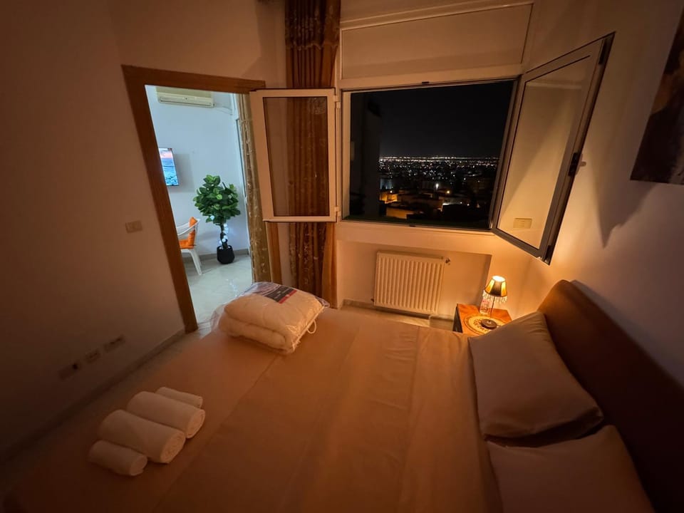 Bed, Night, Natural landscape, Photo of the whole room, Bedroom, towels