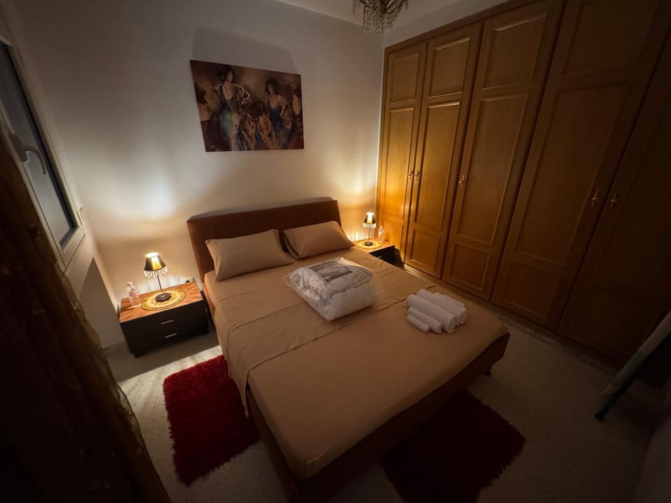Bed, Photo of the whole room, Bedroom, towels