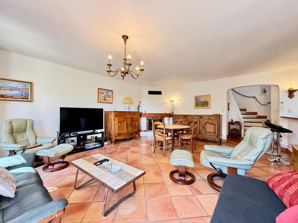 Communal lounge/ TV room, TV and multimedia, Living room, Seating area