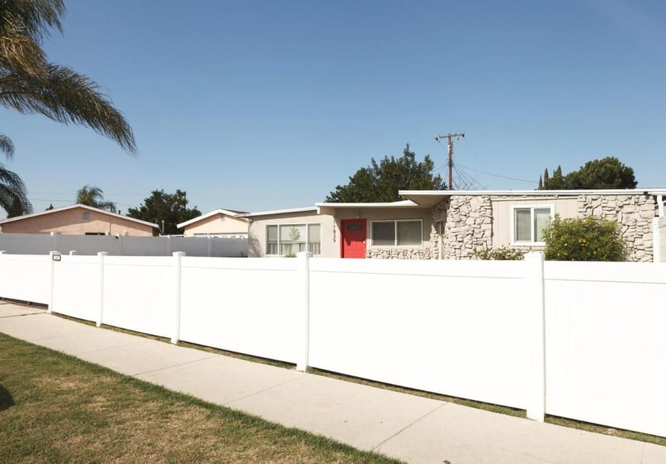 Central Modern All-In-One Home Apartment in Lakewood