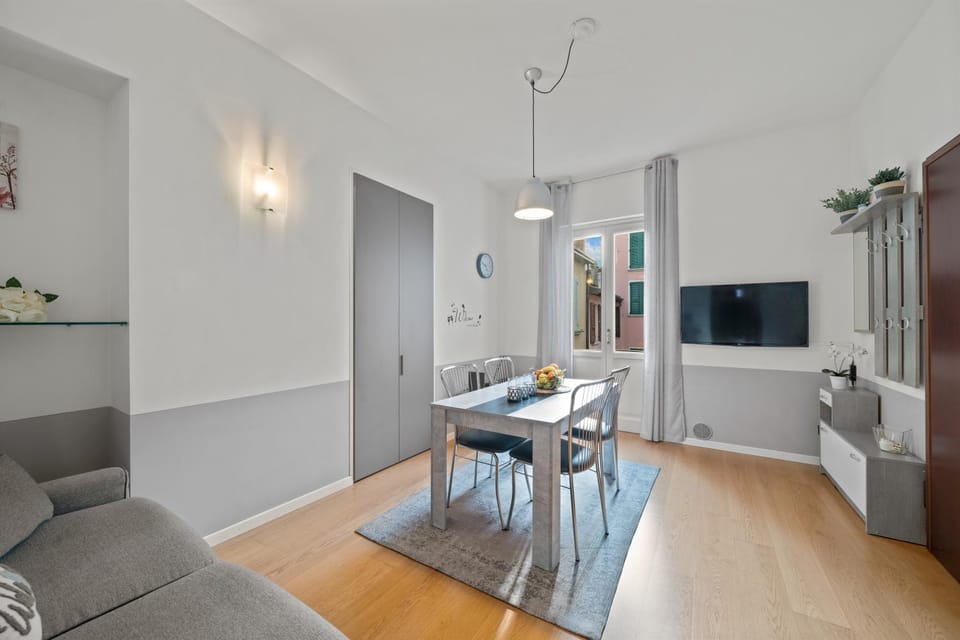 TV and multimedia, Living room, Seating area, Dining area, Evening entertainment