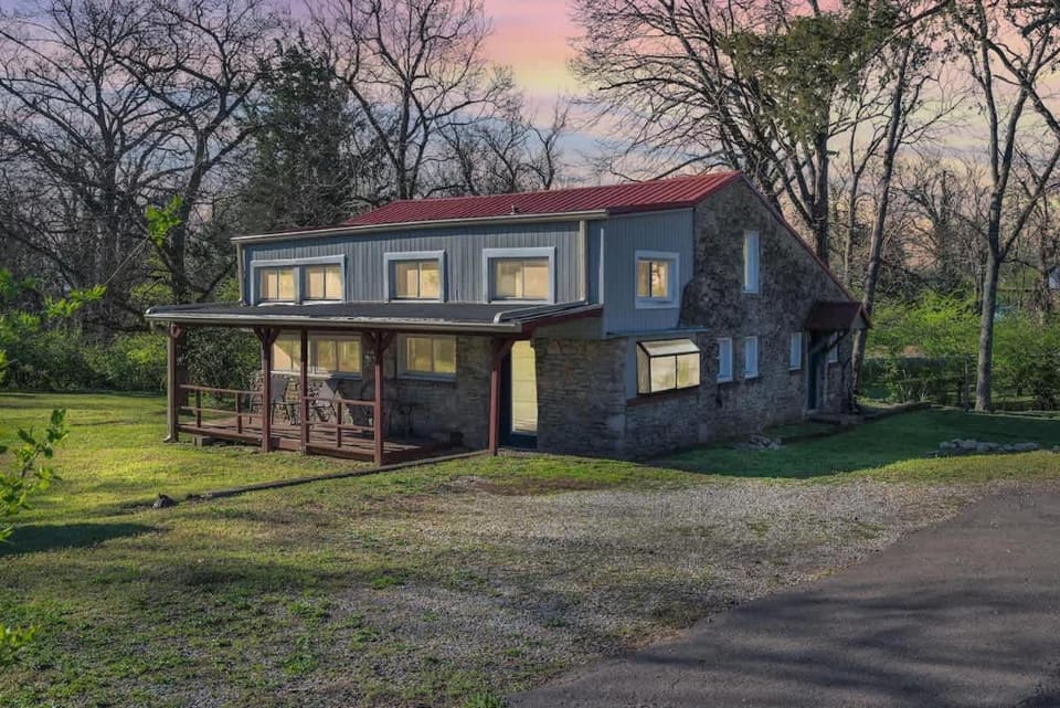 River Lodge Rustic Retreat - 15 Mins from DT Nashville House in Madison