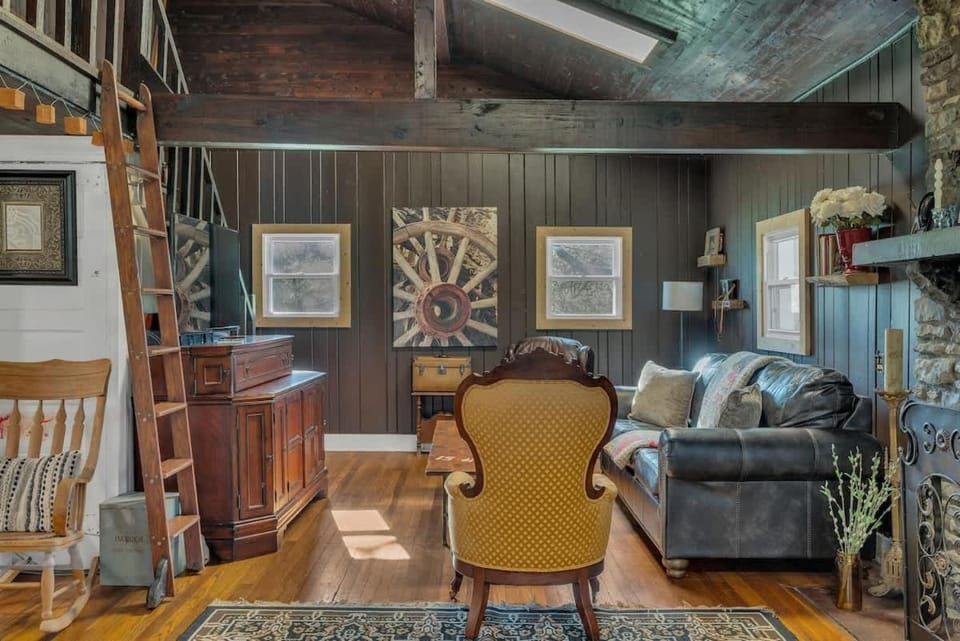 River Lodge Rustic Retreat - 15 Mins from DT Nashville House in Madison