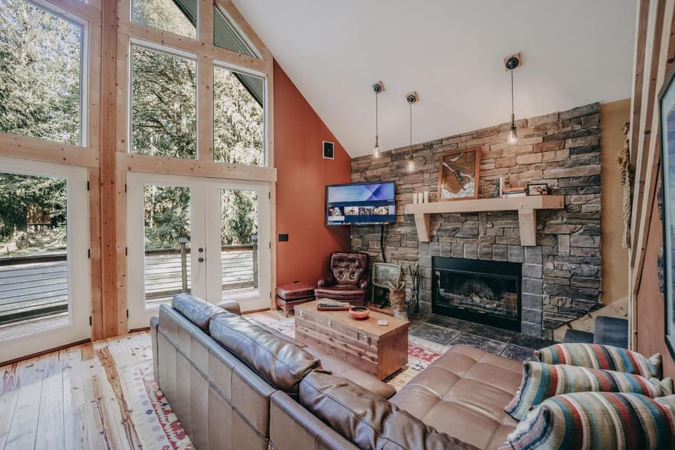 Living room, fireplace