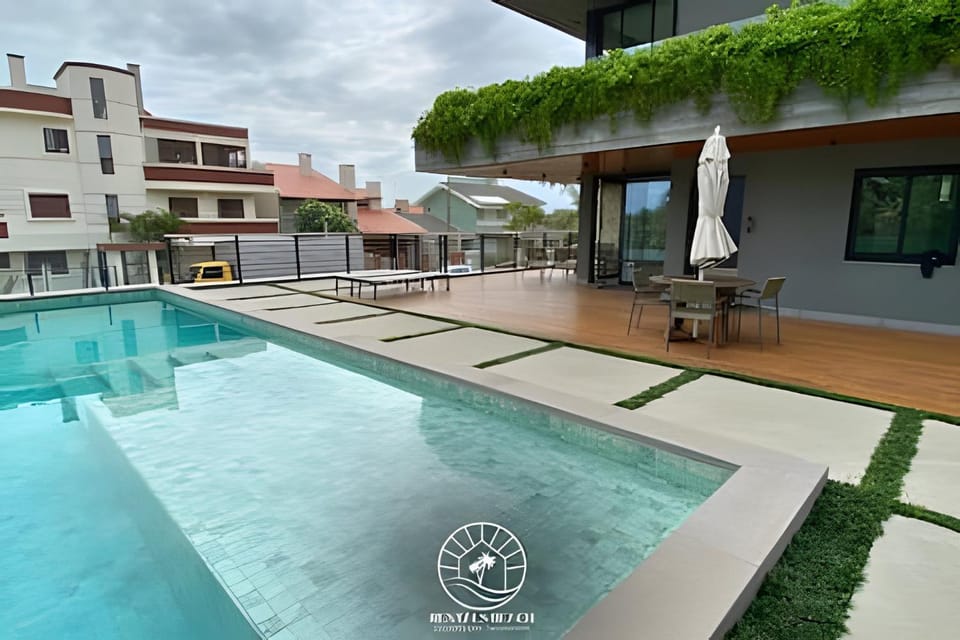 Property building, Patio, Day, Pool view, Swimming pool, Swimming pool, sunbed