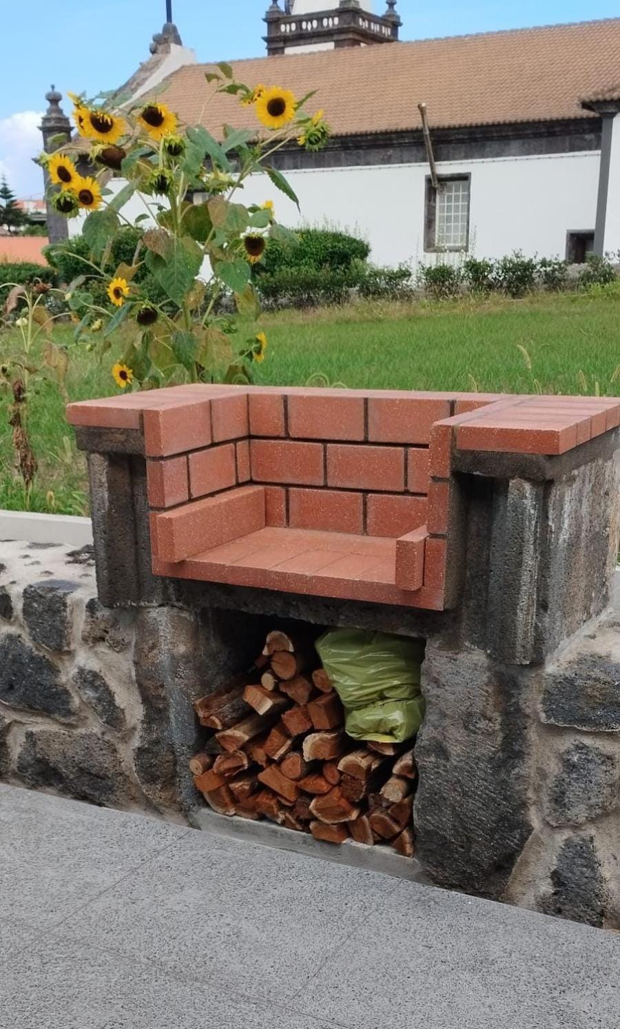 Property building, BBQ facilities, Garden