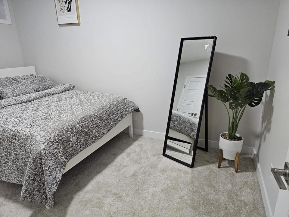 Brand-New Guesthouse-2bedrooms Apartment in Calgary