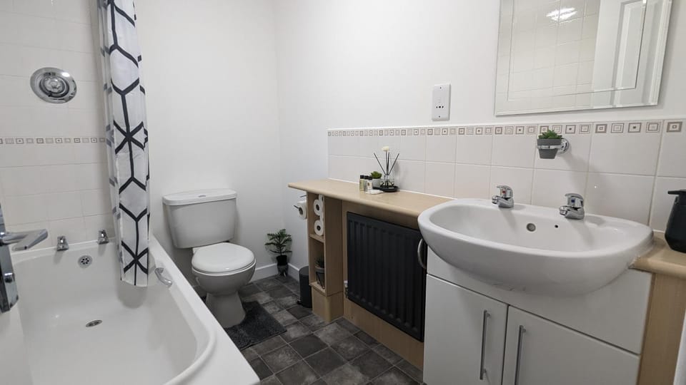 Modern House - 4 Bedrooms - FamilyFriendly House in Burnley