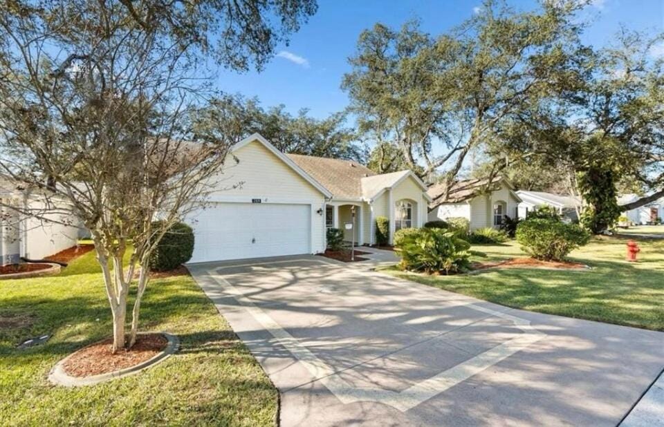 A charming 2bed 2bath designer home in the Villages Villa in Lady Lake