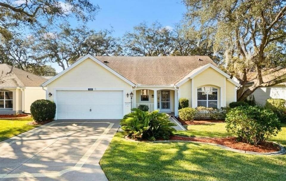 A charming 2bed 2bath designer home in the Villages Villa in Lady Lake