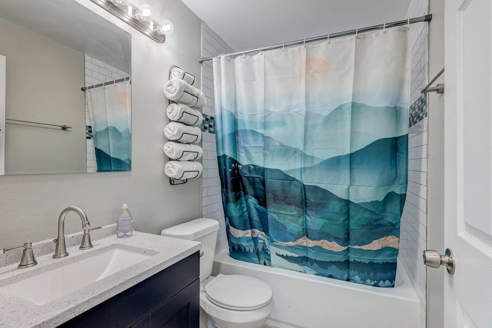 Cozy Family Home with Large Yard near Quincy reservoir House in Aurora