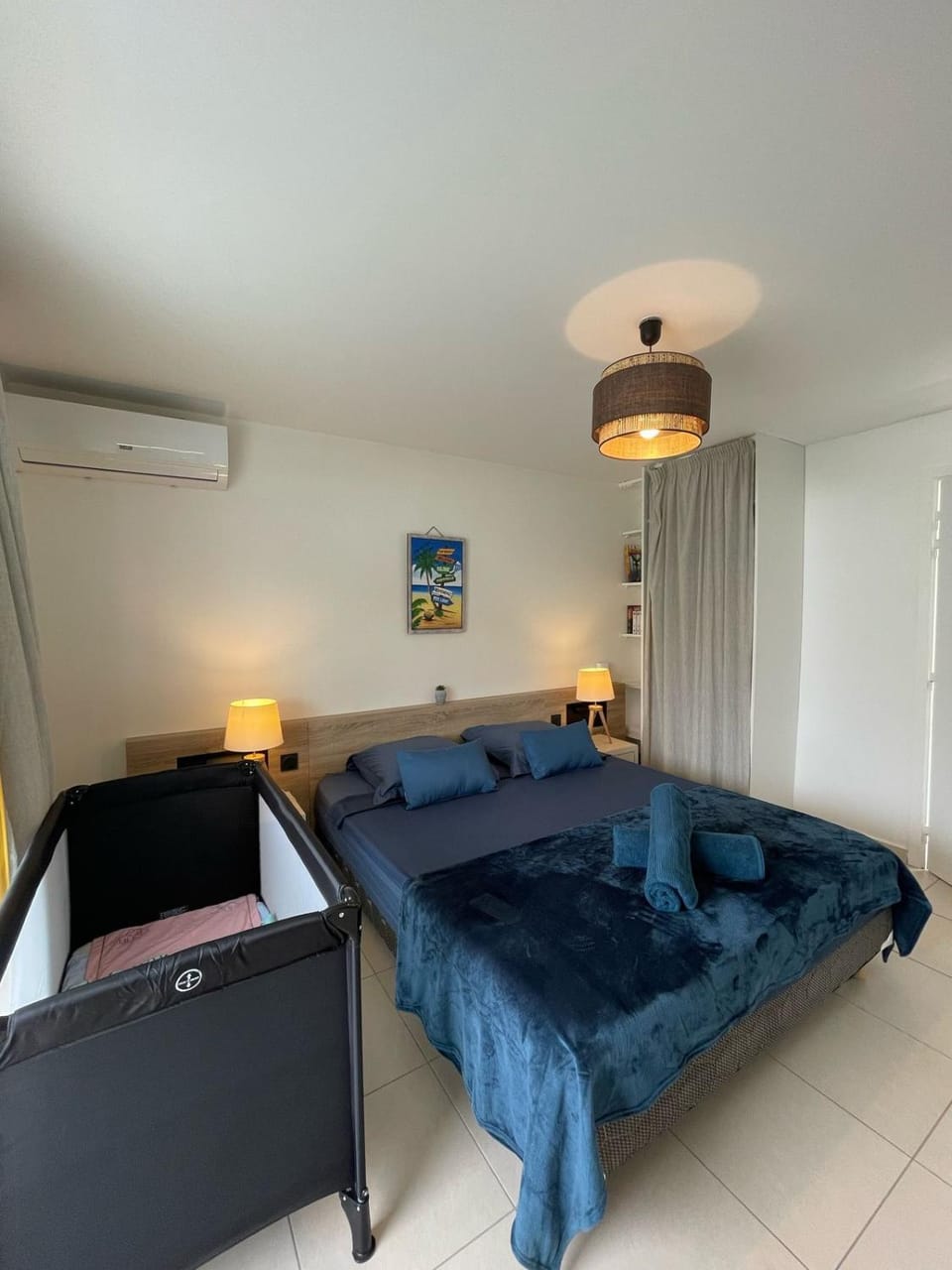 Bed, Bedroom, air conditioner