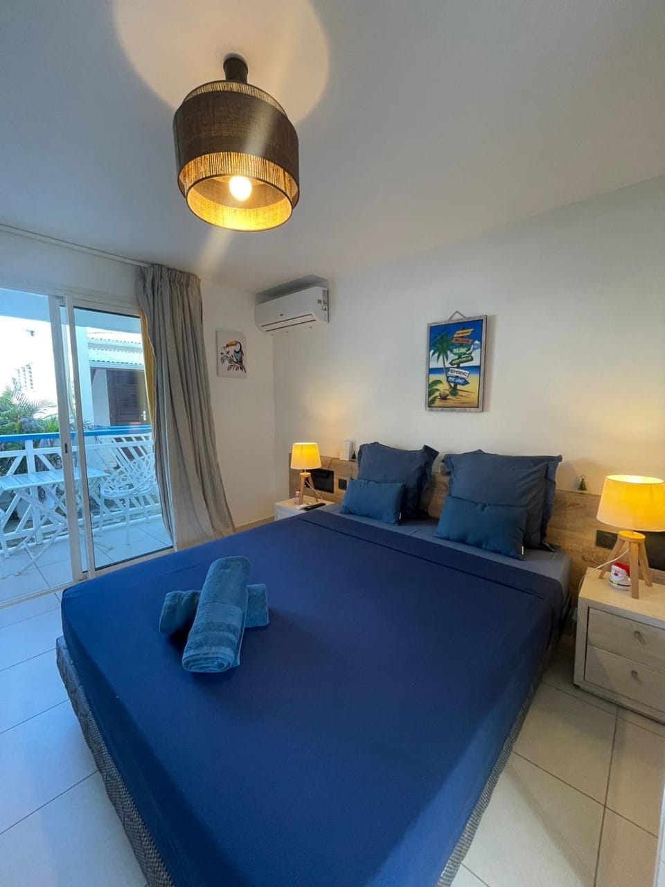 Bed, Photo of the whole room, Bedroom, air conditioner