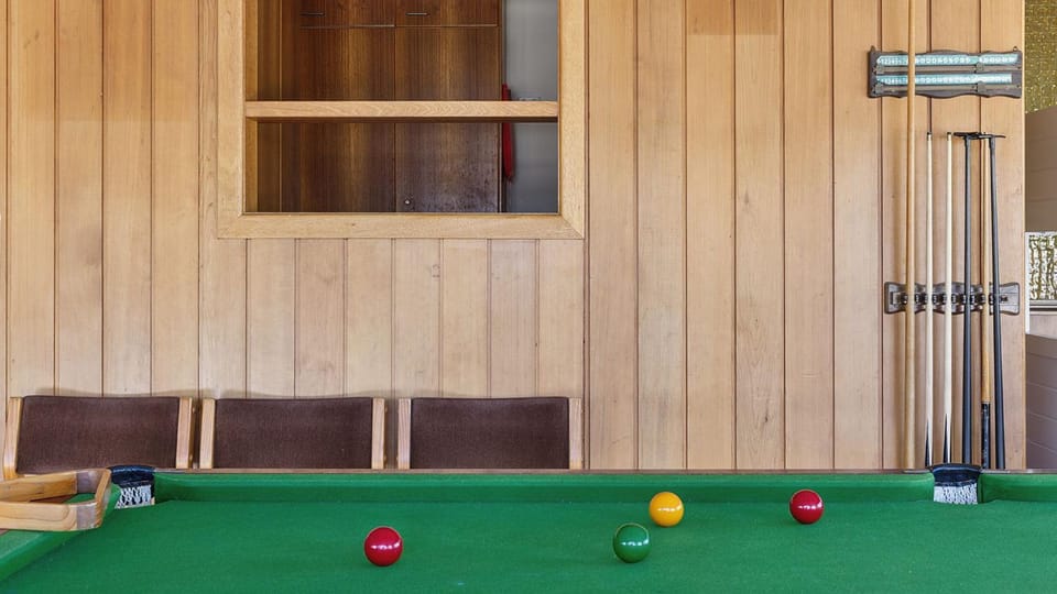 Billiard, Game Room
