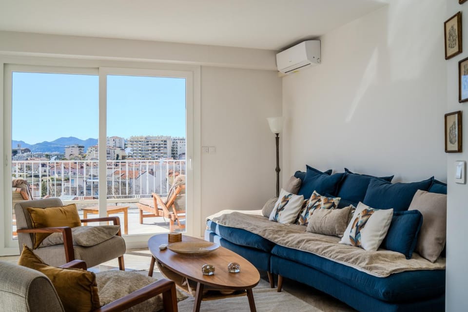 Appartement avec terrasse et vue mer Apartment in Cannes