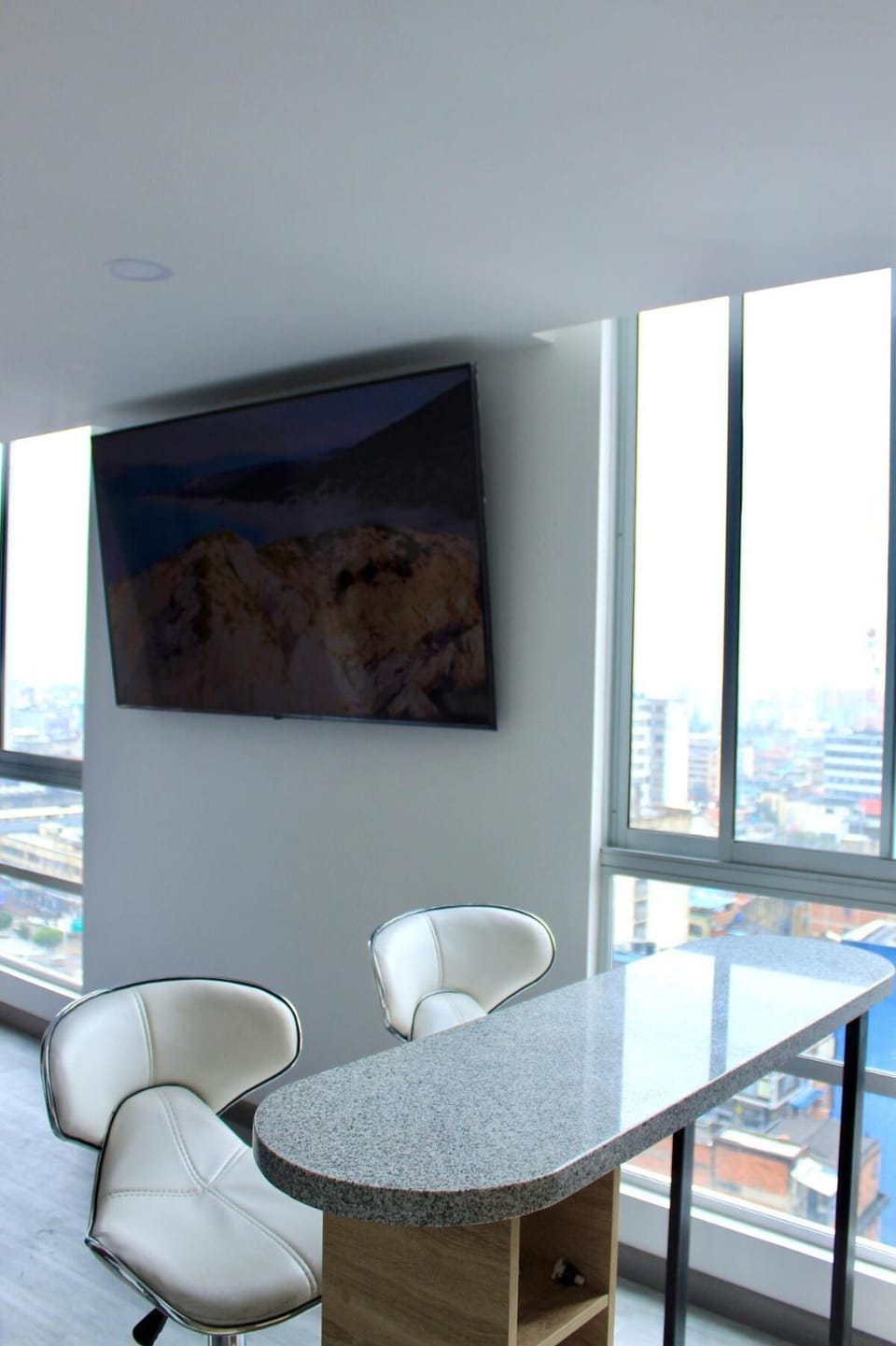 Moderno Apto en Centro Internacional, con Internet de alta velocidad y terraza Apartment in Bogota