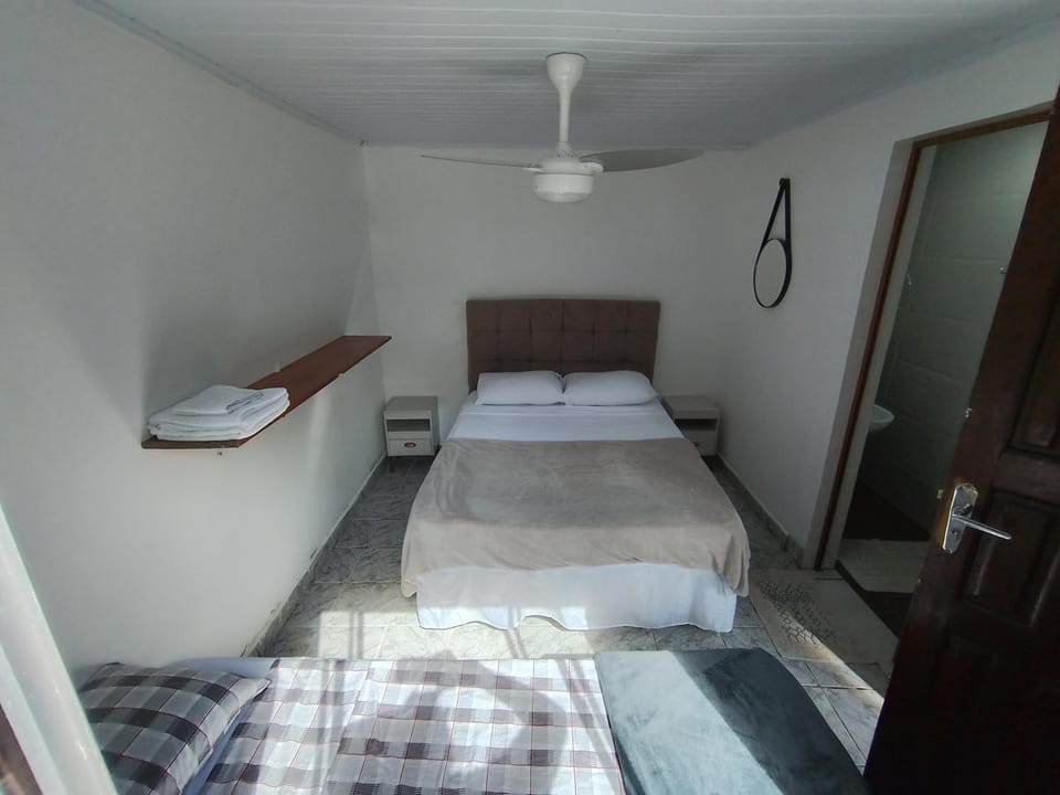 Photo of the whole room, towels