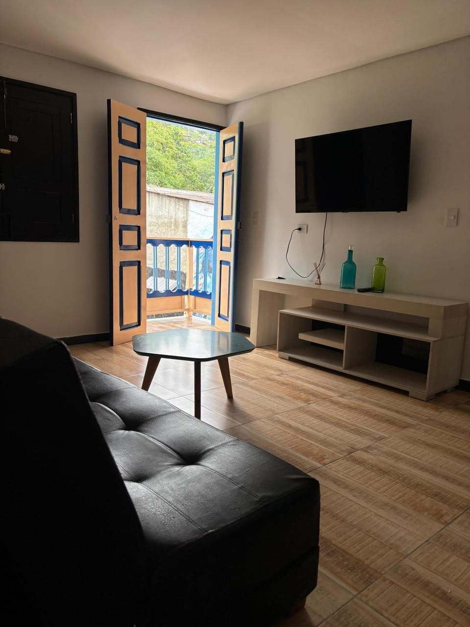 TV and multimedia, Living room, Seating area, Evening entertainment