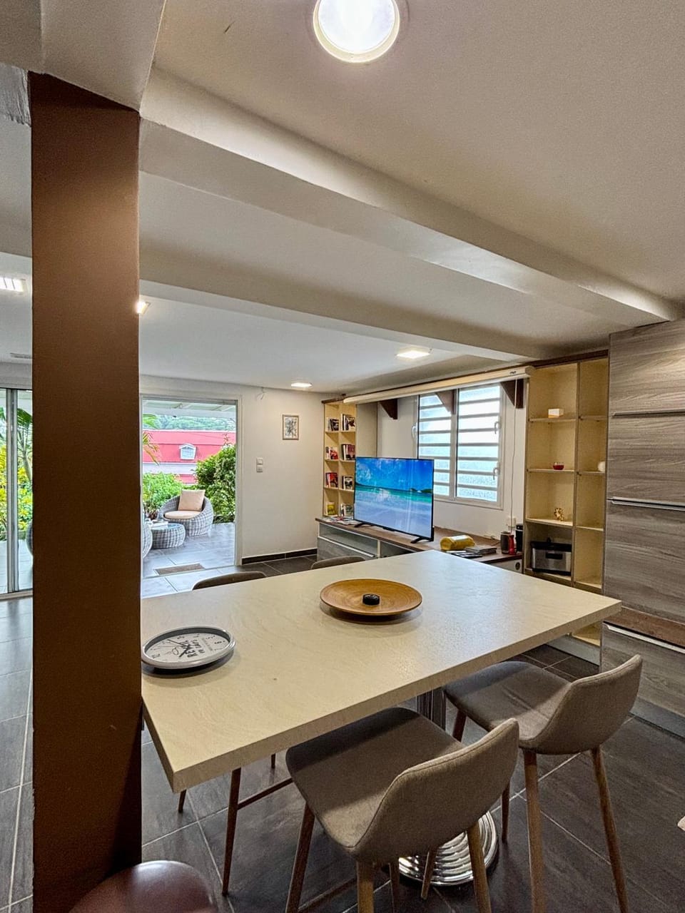 TV and multimedia, Living room, Dining area