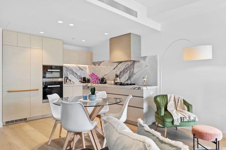Kitchen or kitchenette, Living room, Dining area, oven