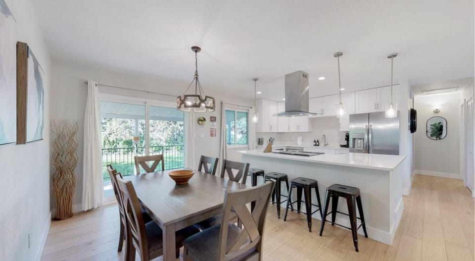 Kitchen or kitchenette, Dining area, pet friendly