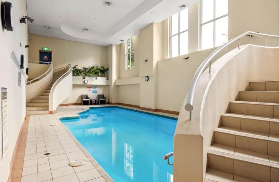 Surry Hills Loft-Style Heritage 1BR - Indoor Pool, Sauna & Gym Apartment in Surry Hills