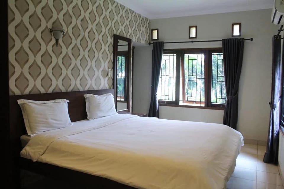 Villa 5 bedrooms with a private Villa in Cisarua