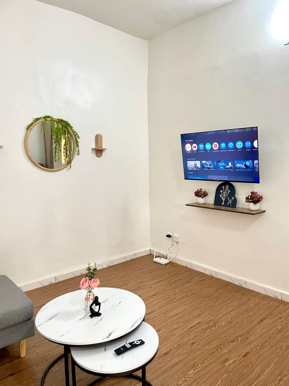 TV and multimedia, Living room, Decorative detail, Seating area