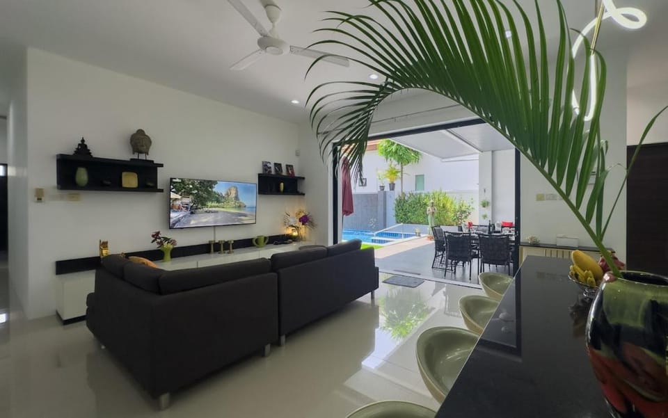 Villa Arle 3 Bedrooms Private Pool Kitchen Garage Villa in Rawai