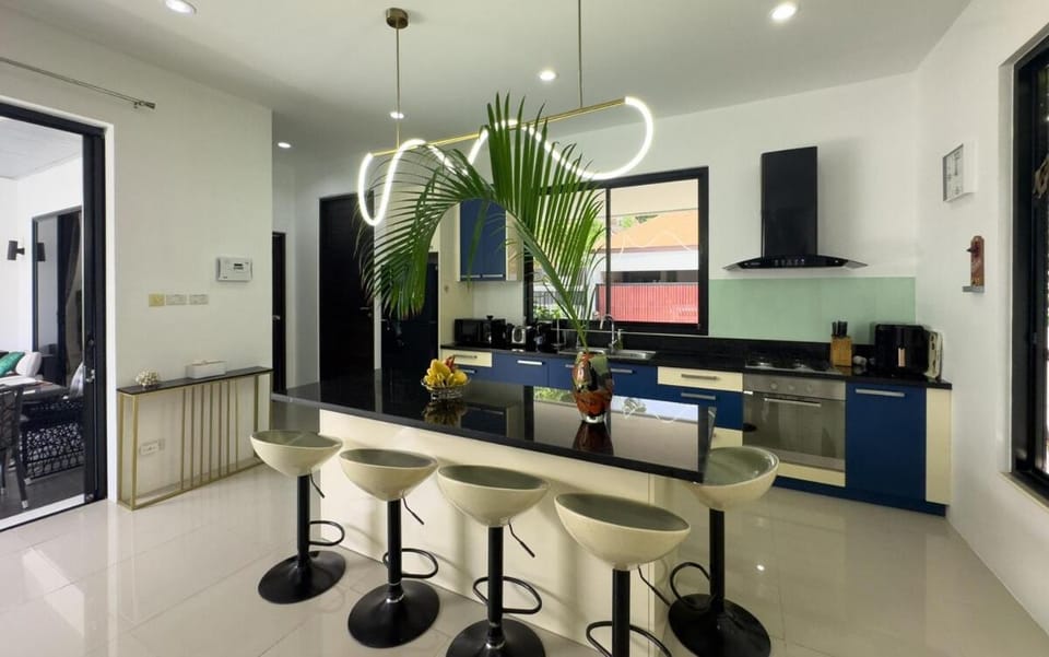 Villa Arle 3 Bedrooms Private Pool Kitchen Garage Villa in Rawai