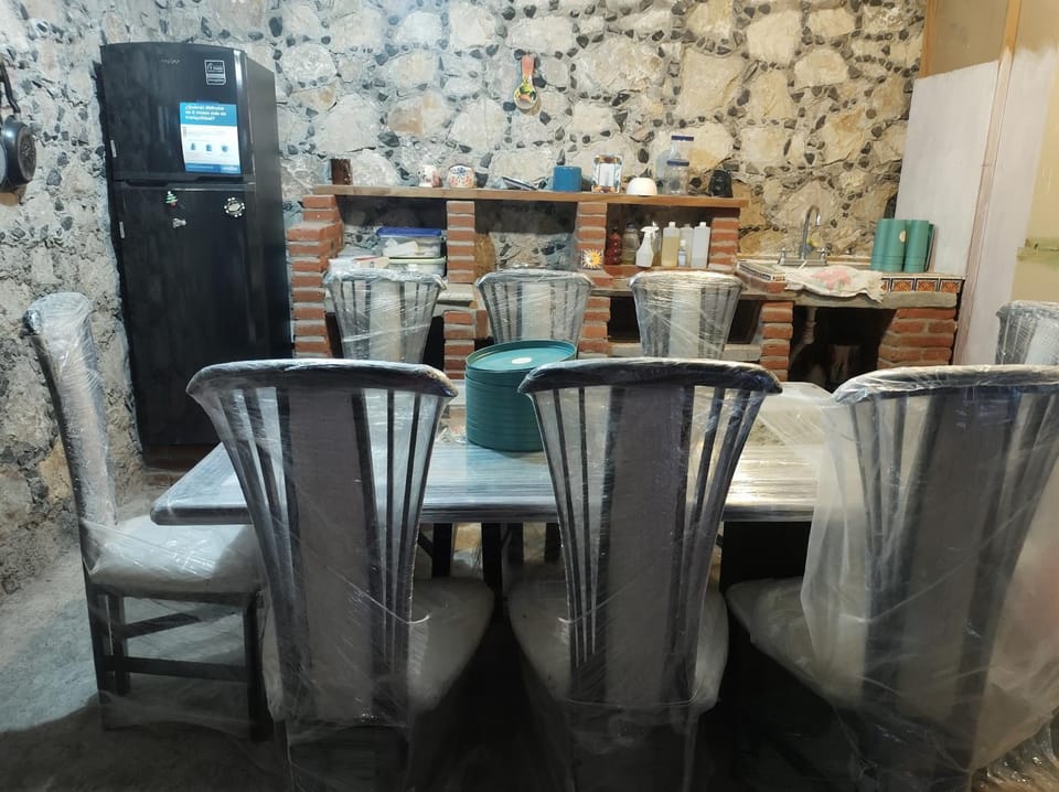 Nada y acampa con tus perritos Luxury tent in State of Morelos