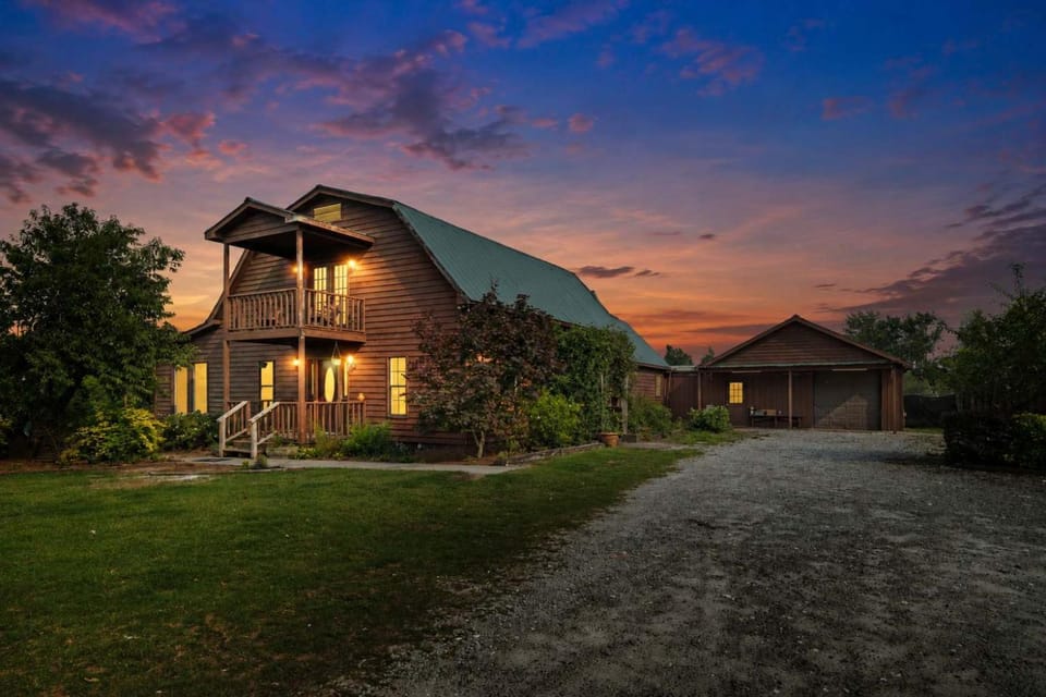 5-Acre Retreat Private Pool Outdoor Bar Fishing Pond & Game Room House in Augusta