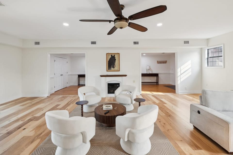 Living room, Seating area