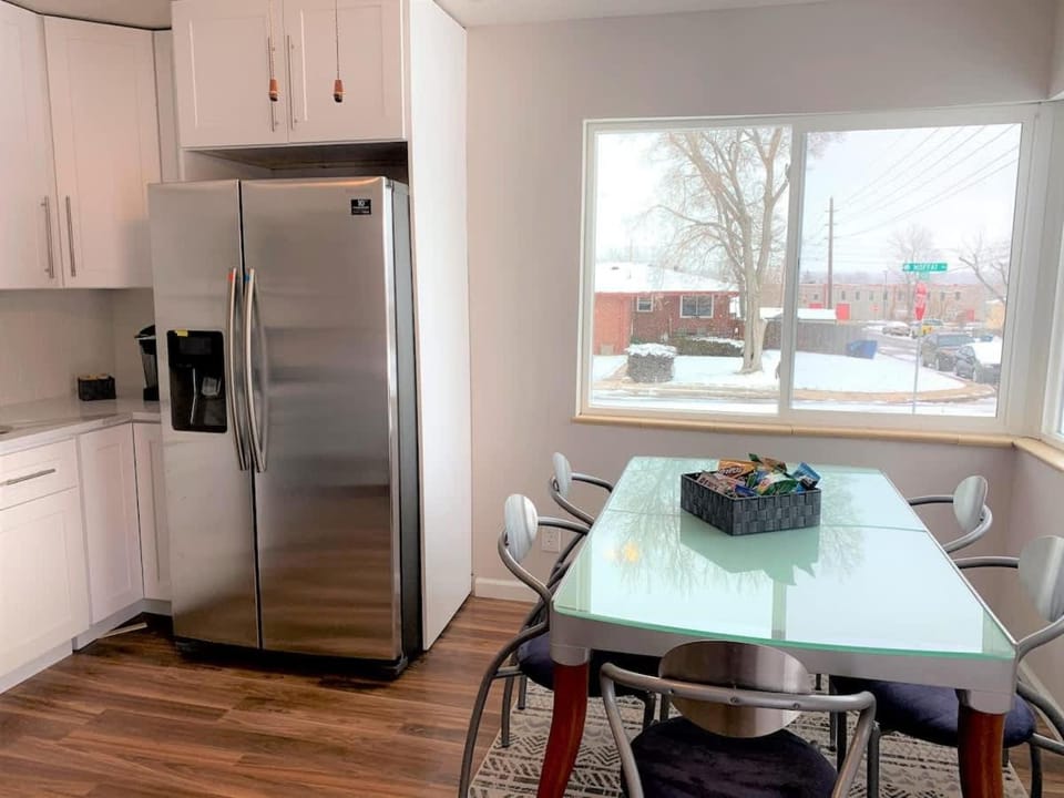 Family Friendly & Cozy Two Bedroom Denver House in Denver