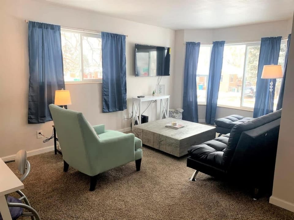 Family Friendly & Cozy Two Bedroom Denver House in Denver
