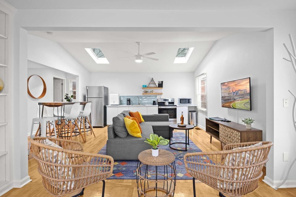 Derby Group Getaway 11 mins to Churchill Downs House in Louisville