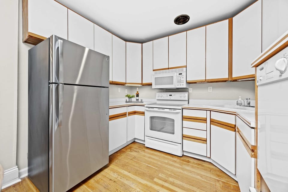 Cozy 1BR Near Downtown King Bed Full Kitchen Apartment in Jefferson County