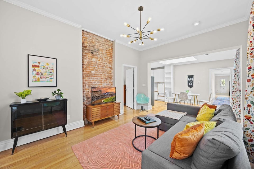 Cozy 1BR Near Downtown King Bed Full Kitchen Apartment in Jefferson County